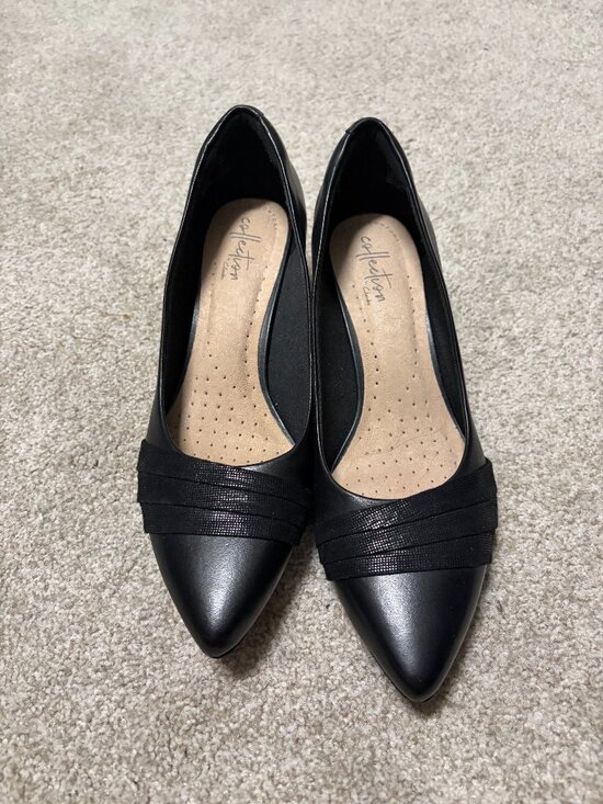Clarks Shoes - Clarks "Collections" Black Pumps EUC Sz 7.5